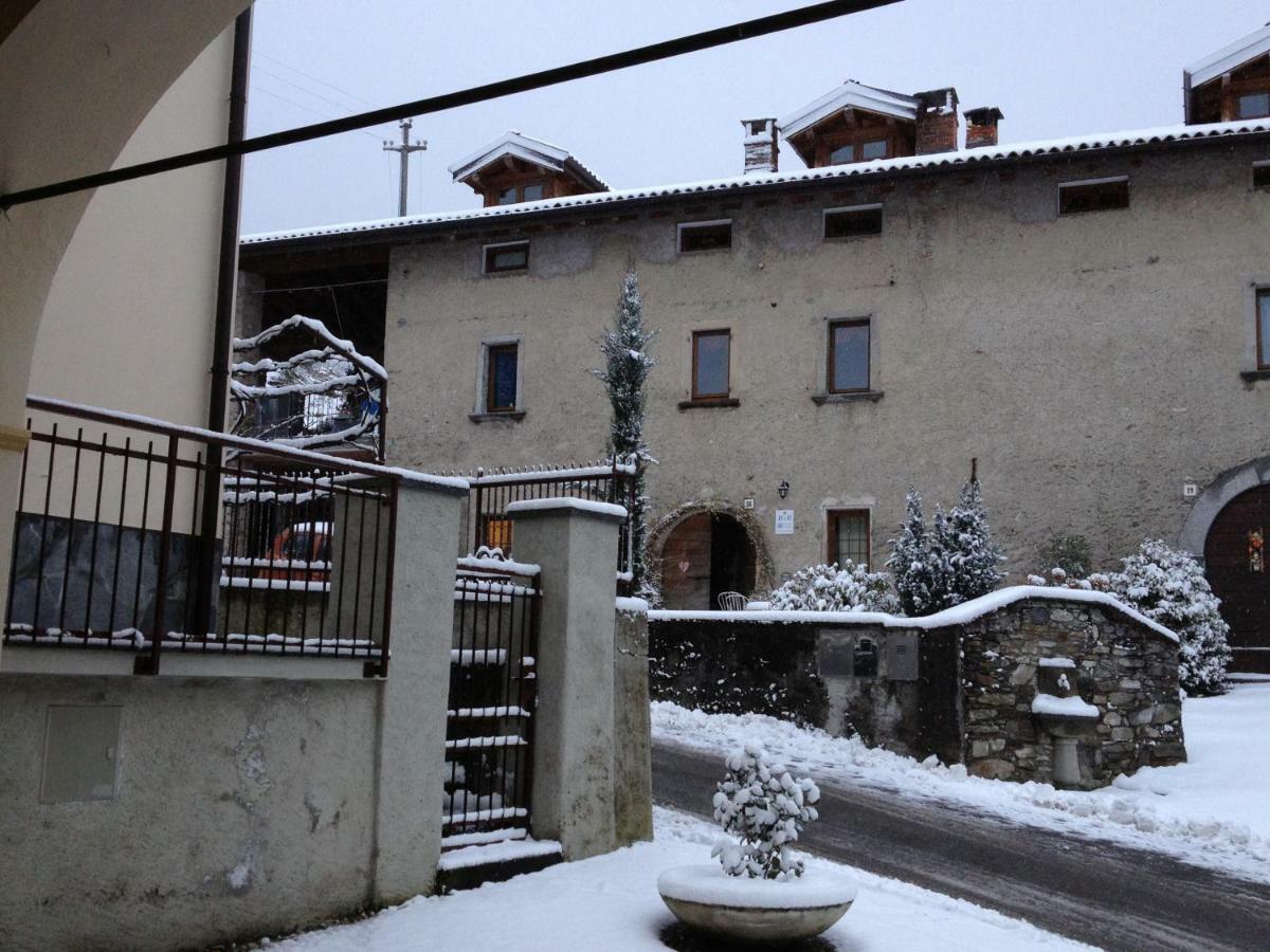 La Tana Del Ghiro Bed & Breakfast Porto Valtravaglia Eksteriør bilde