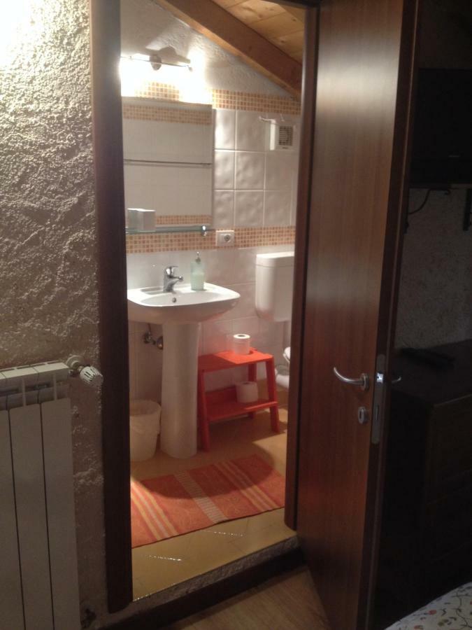 La Tana Del Ghiro Bed & Breakfast Porto Valtravaglia Eksteriør bilde