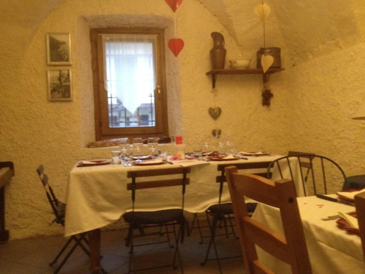 La Tana Del Ghiro Bed & Breakfast Porto Valtravaglia Eksteriør bilde