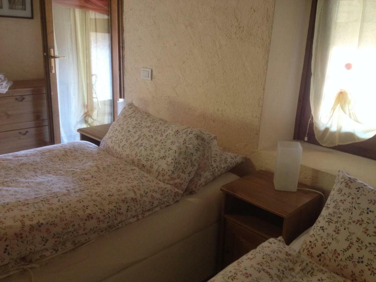 La Tana Del Ghiro Bed & Breakfast Porto Valtravaglia Eksteriør bilde