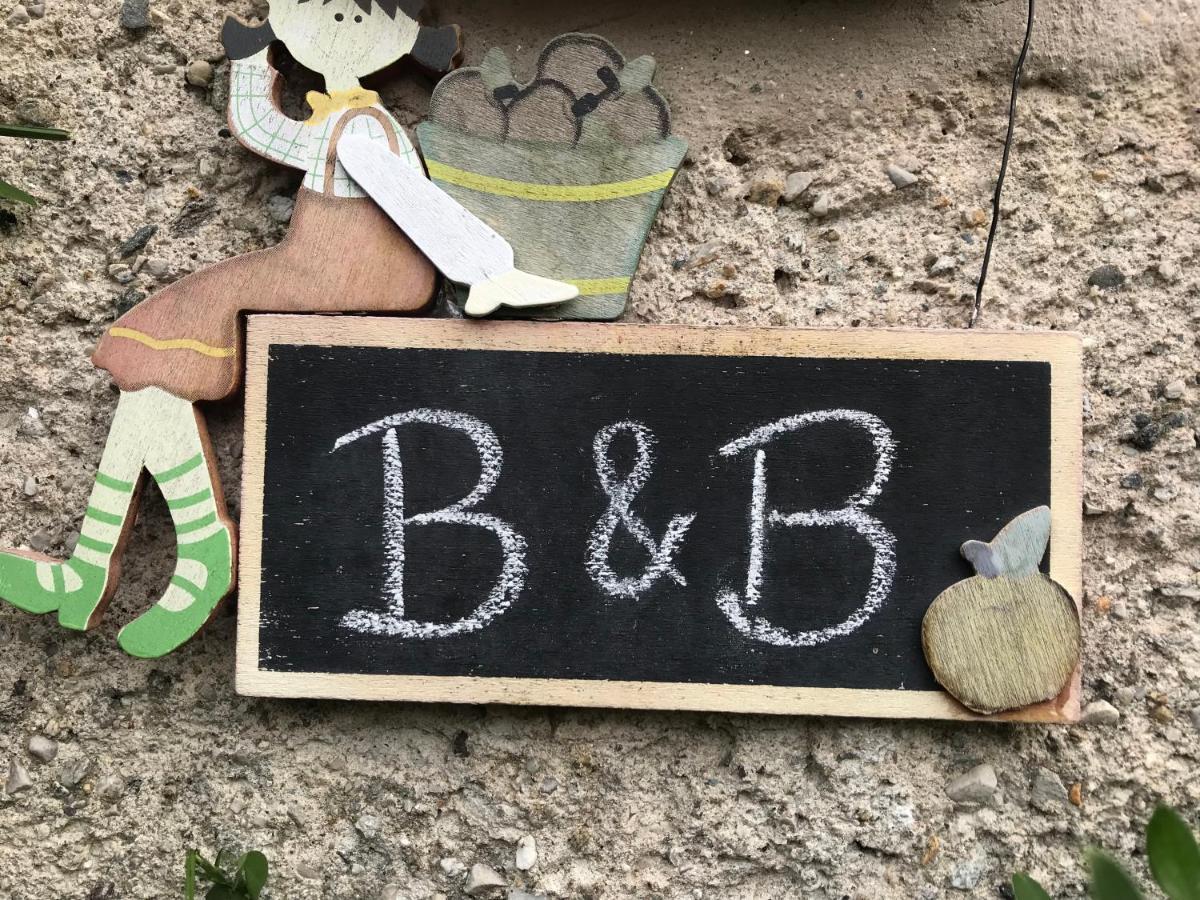 La Tana Del Ghiro Bed & Breakfast Porto Valtravaglia Eksteriør bilde